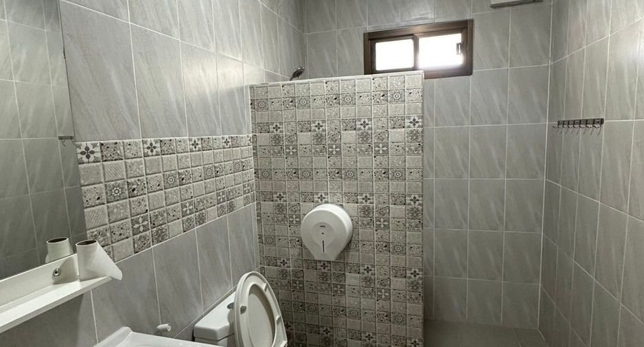 Аренда 5 спальни дом в Ханг Донг, Чианг Маи