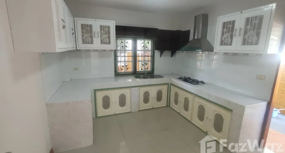 Casa en alquiler de 4 habitaciones en Hang Dong, Chiang Mai