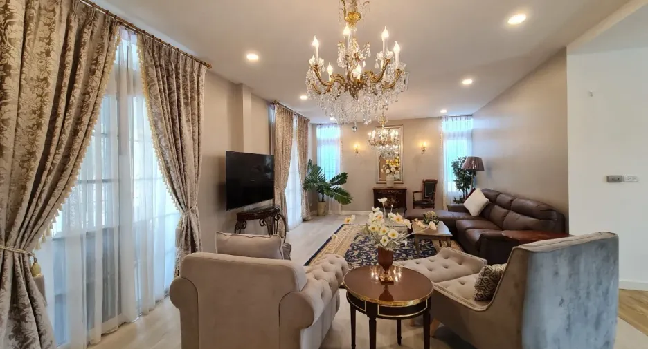 For sale and for rent 6 bedrooms house in San Kamphaeng, Chiang Mai
