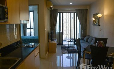 À vendre 2 chambres condo à Huai Khwang, Bangkok