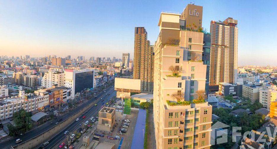 For sale 2 bedrooms condo in Huai Khwang, Bangkok