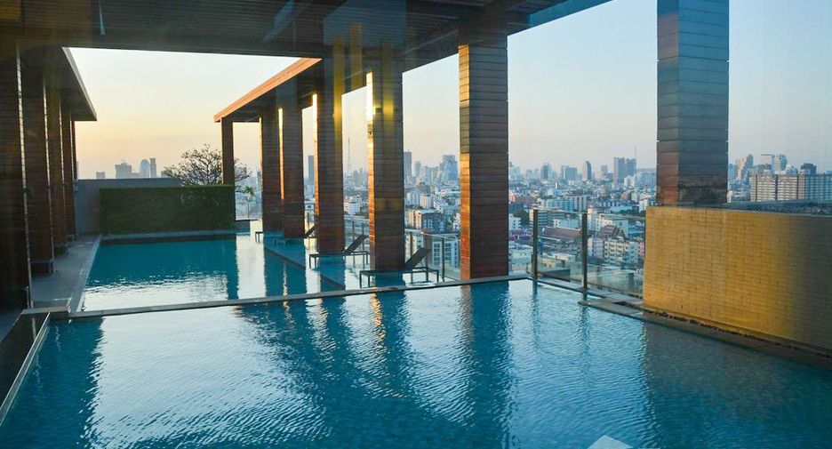 For sale 2 bedrooms condo in Huai Khwang, Bangkok