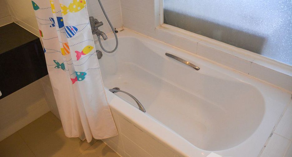 For sale 2 bedrooms condo in Huai Khwang, Bangkok