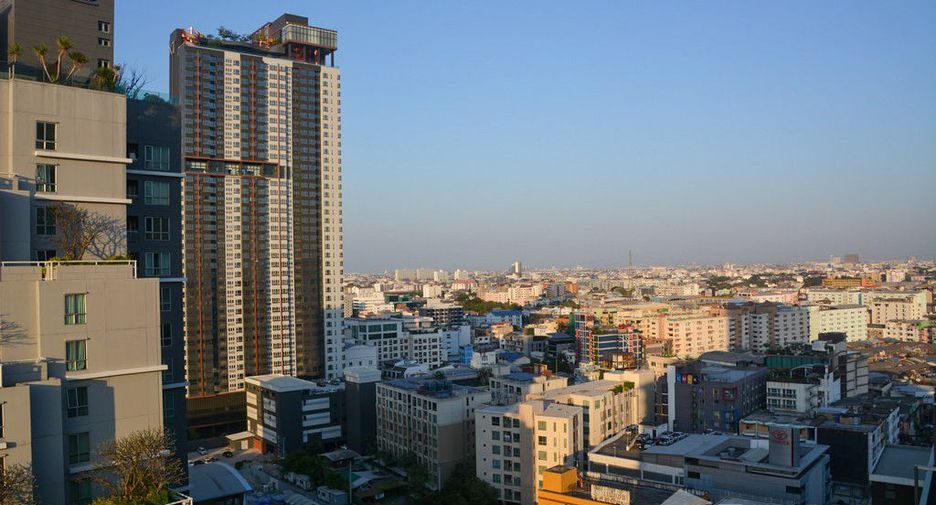 For sale 2 bedrooms condo in Huai Khwang, Bangkok