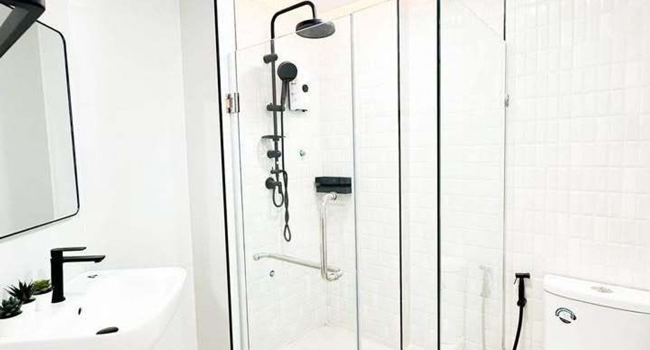 For sale 1 bed condo in Wang Thonglang, Bangkok