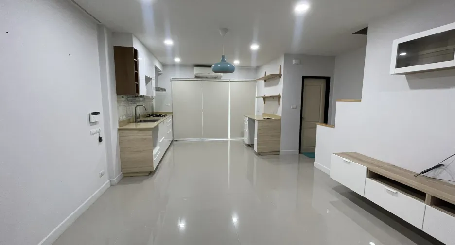For sale 2 bedrooms townhouse in Bang Sao Thong, Samut Prakan
