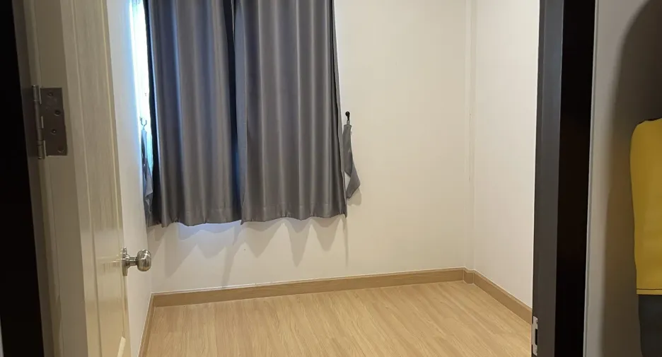 For sale 2 bedrooms townhouse in Bang Sao Thong, Samut Prakan
