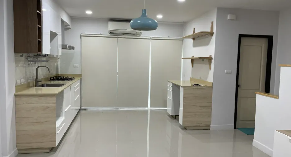 For sale 2 bedrooms townhouse in Bang Sao Thong, Samut Prakan