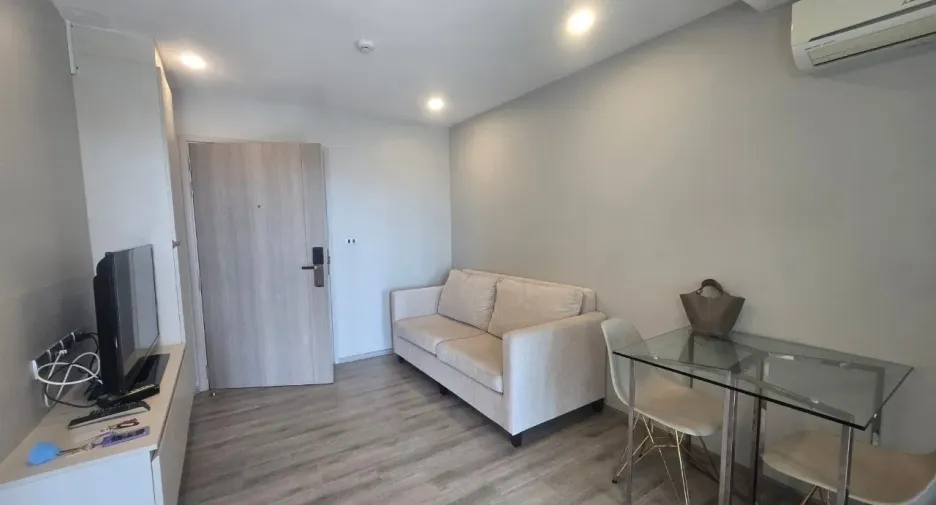 For rent studio condo in Mueang Samut Prakan, Samut Prakan