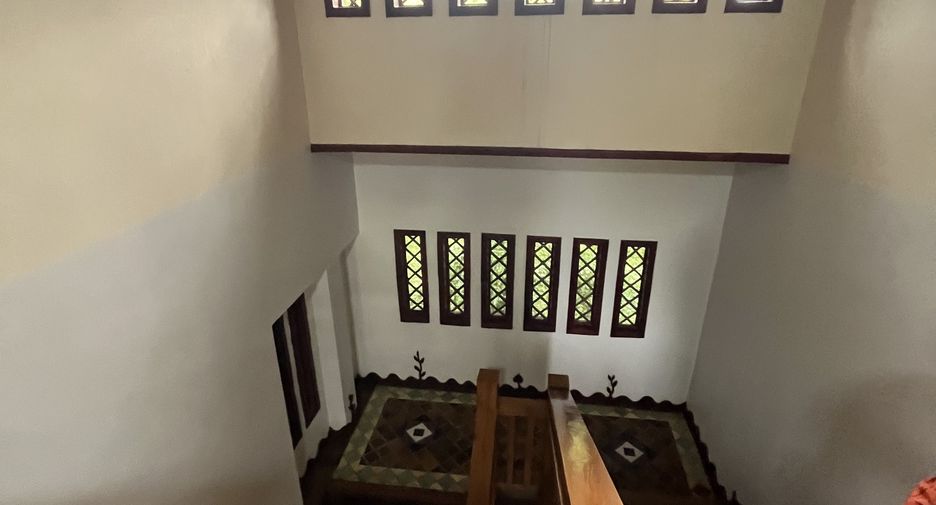 For rent 5 bedrooms house in Mueang Chiang Mai, Chiang Mai