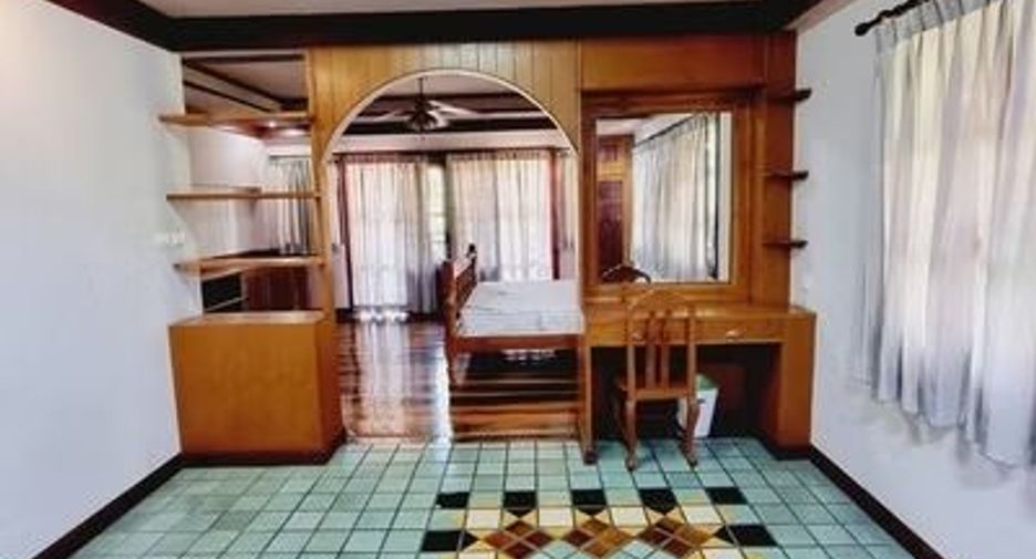 For rent 5 bedrooms house in Mueang Chiang Mai, Chiang Mai