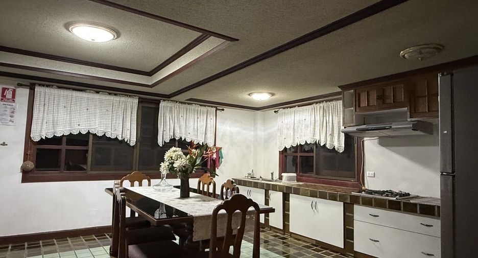 For rent 5 bedrooms house in Mueang Chiang Mai, Chiang Mai
