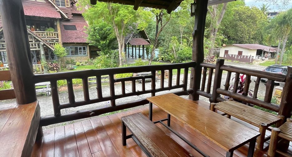 For rent 5 bedrooms house in Mueang Chiang Mai, Chiang Mai