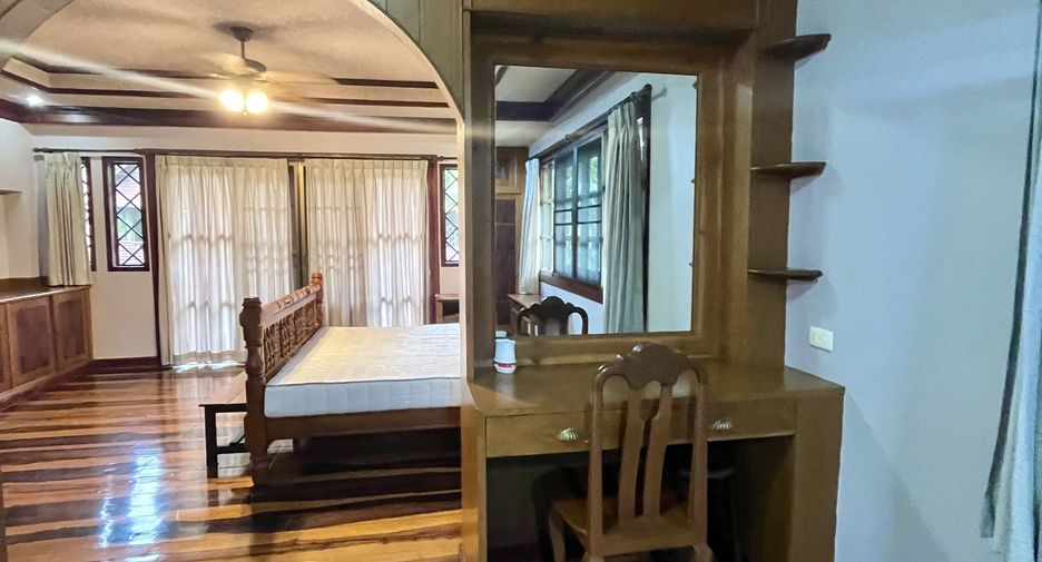 For rent 5 bedrooms house in Mueang Chiang Mai, Chiang Mai