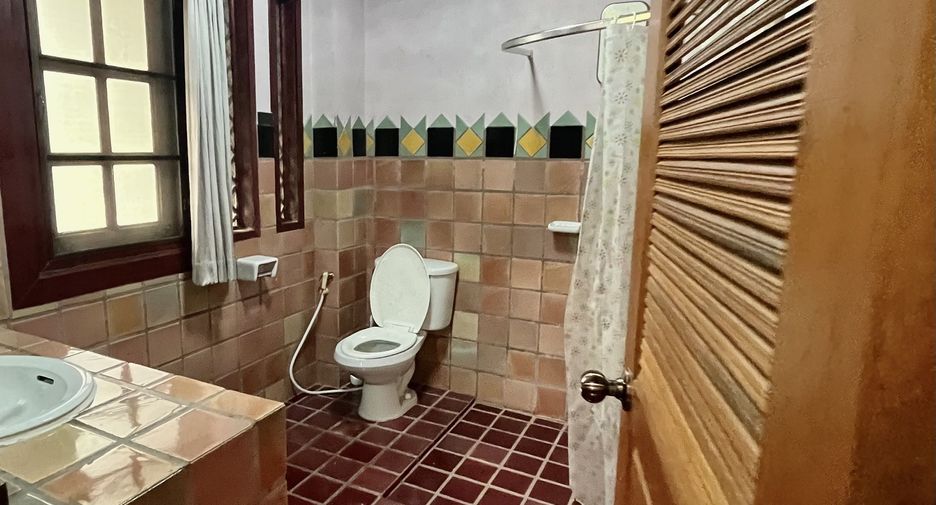 For rent 5 bedrooms house in Mueang Chiang Mai, Chiang Mai