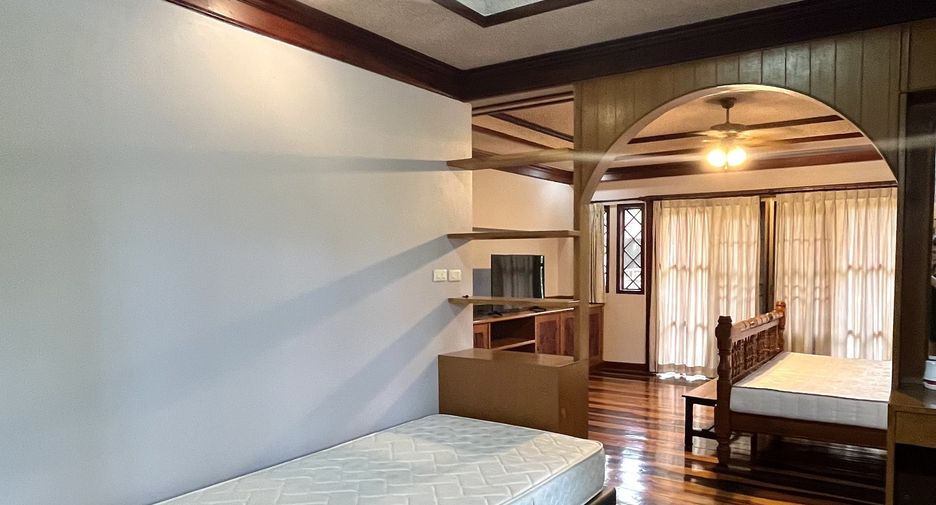 For rent 5 bedrooms house in Mueang Chiang Mai, Chiang Mai