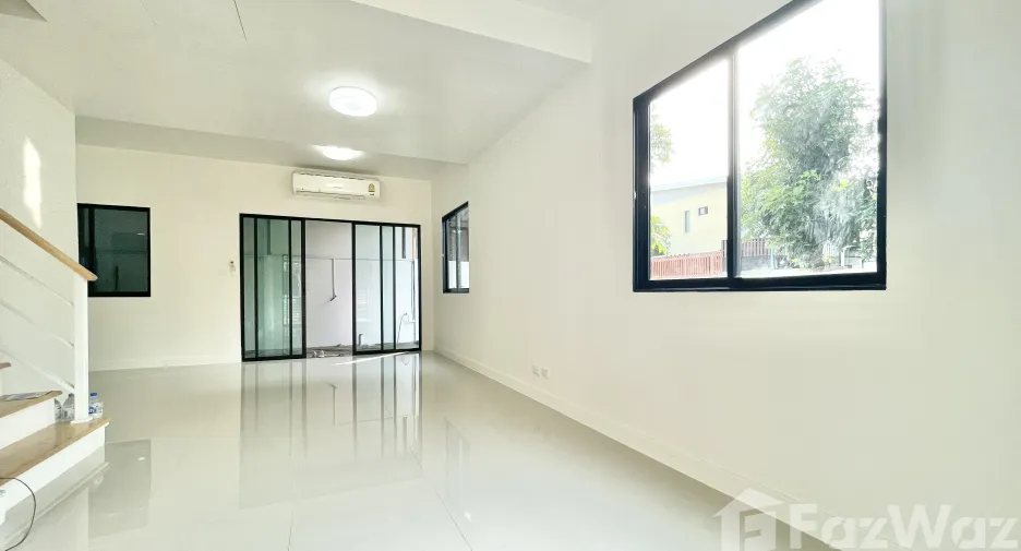 For sale 3 bedrooms townhouse in Sai Mai, Bangkok
