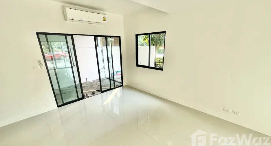 For sale 3 bedrooms townhouse in Sai Mai, Bangkok