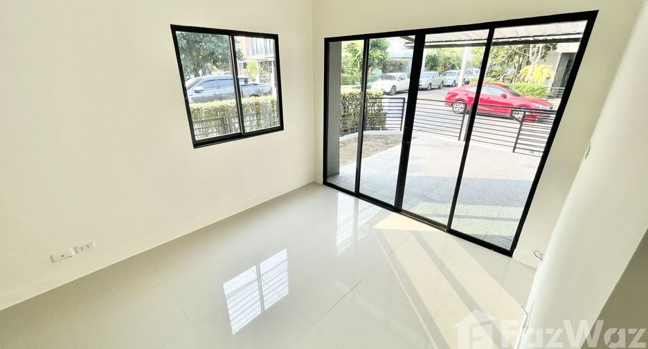 For sale 3 bedrooms townhouse in Sai Mai, Bangkok