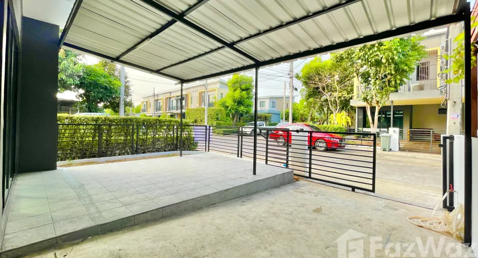 For sale 3 bedrooms townhouse in Sai Mai, Bangkok