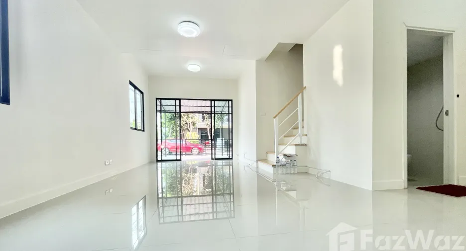 For sale 3 bedrooms townhouse in Sai Mai, Bangkok