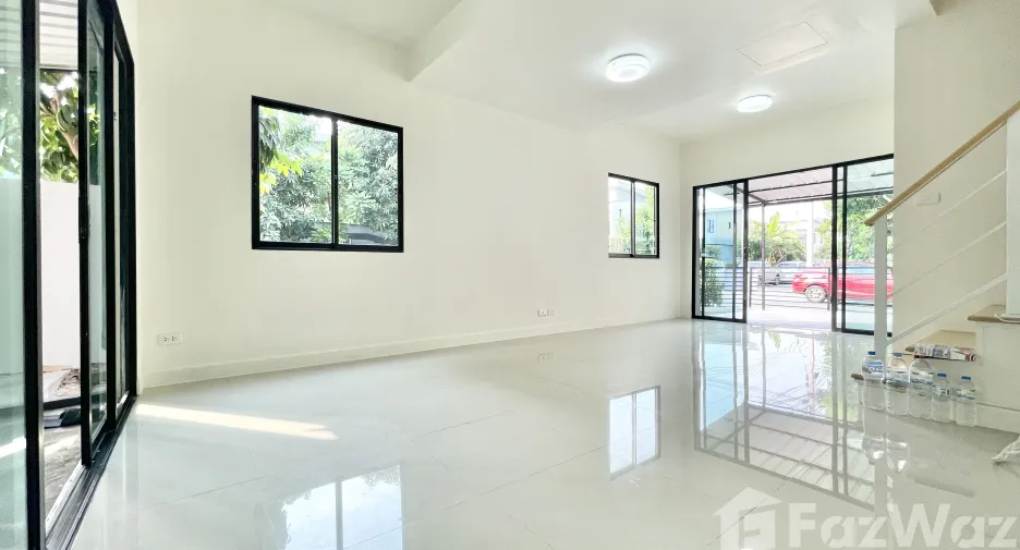 For sale 3 bedrooms townhouse in Sai Mai, Bangkok