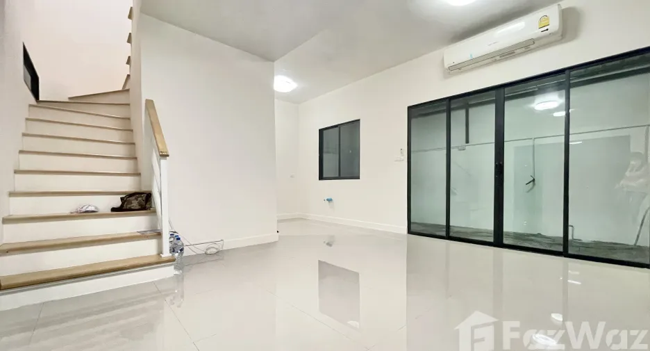 For sale 3 bedrooms townhouse in Sai Mai, Bangkok