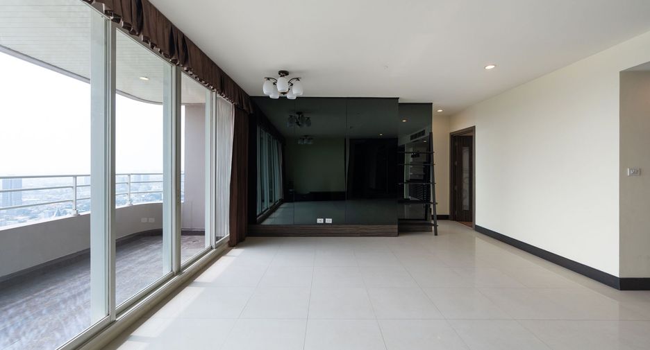 Condo en venta de 3 habitaciones en Bang Kho Laem, Bangkok
