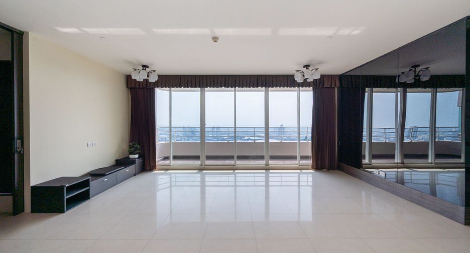 Condo en venta de 3 habitaciones en Bang Kho Laem, Bangkok