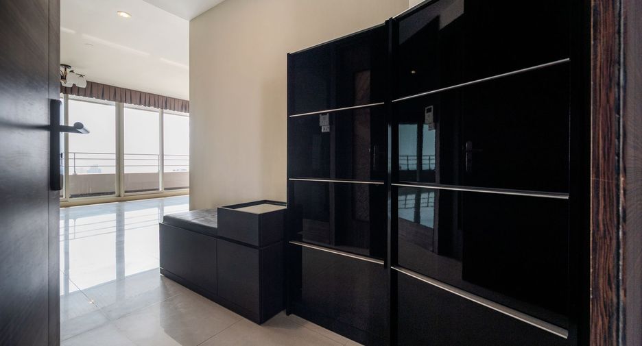 Condo en venta de 3 habitaciones en Bang Kho Laem, Bangkok