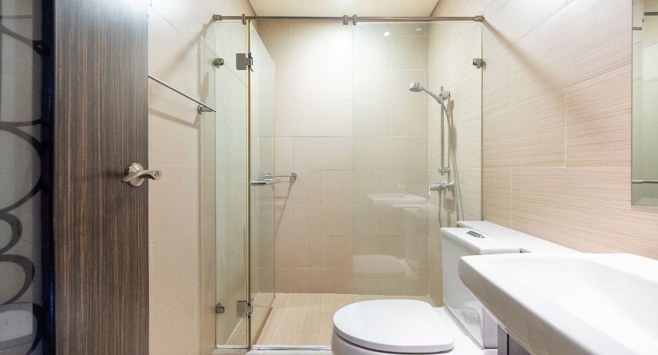 Condo en venta de 3 habitaciones en Bang Kho Laem, Bangkok