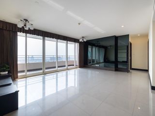 Condo en venta de 3 habitaciones en Bang Kho Laem, Bangkok