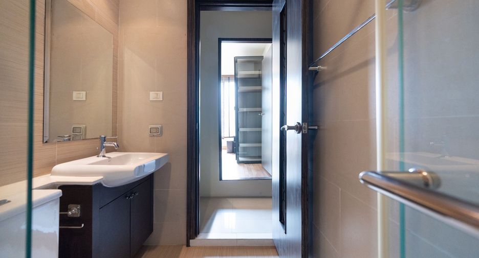 Condo en venta de 3 habitaciones en Bang Kho Laem, Bangkok