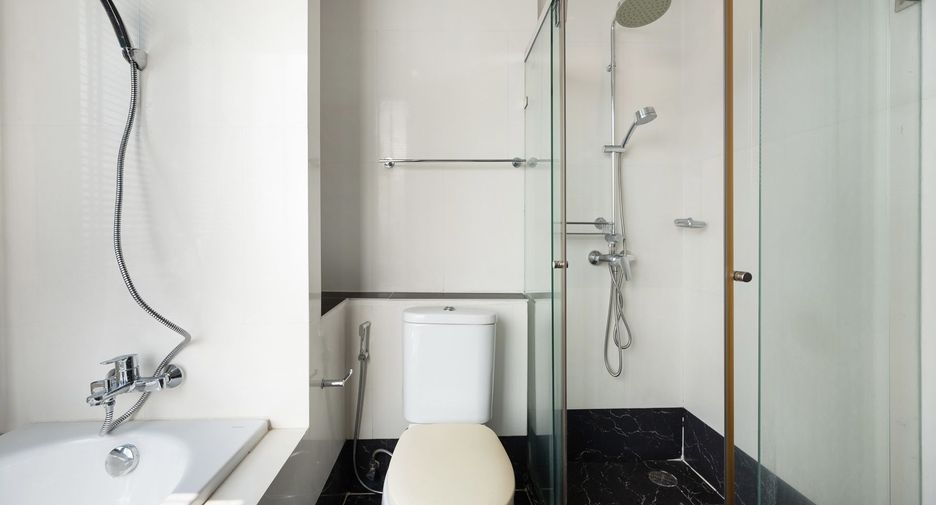 Condo en venta de 3 habitaciones en Bang Kho Laem, Bangkok