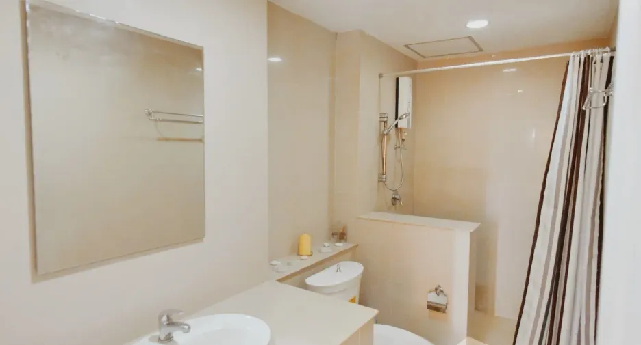 For sale 2 bedrooms condo in Khlong Toei, Bangkok