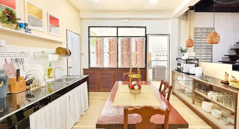For rent 5 bedrooms house in Mueang Chiang Mai, Chiang Mai
