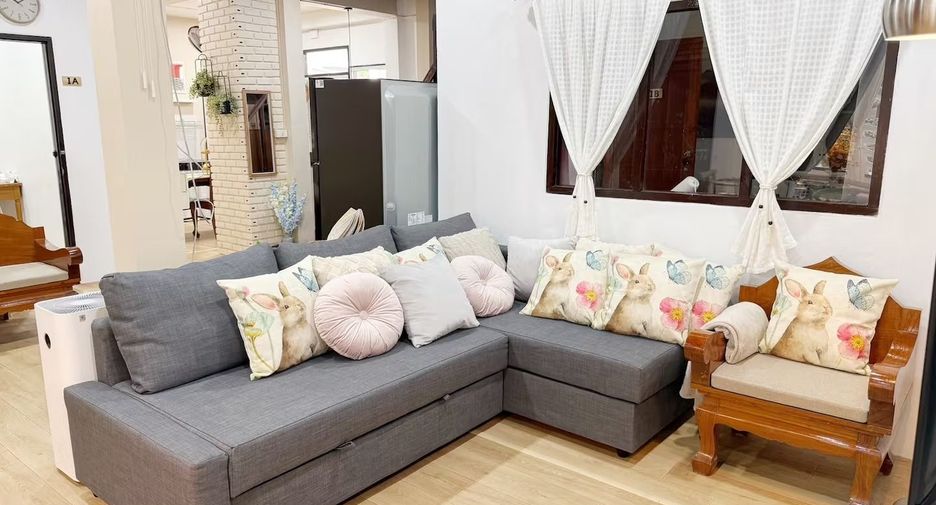 For rent 5 bedrooms house in Mueang Chiang Mai, Chiang Mai