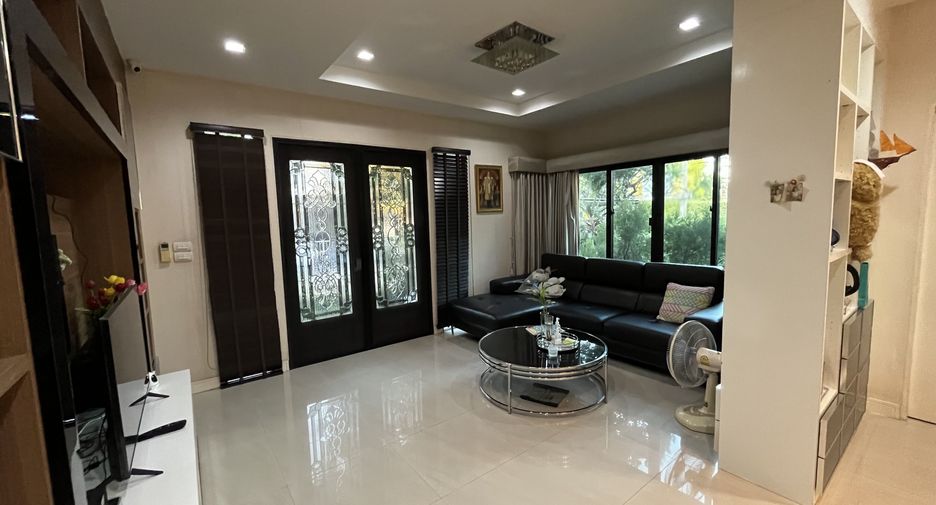 For sale 4 bedrooms house in Bangkok Noi, Bangkok