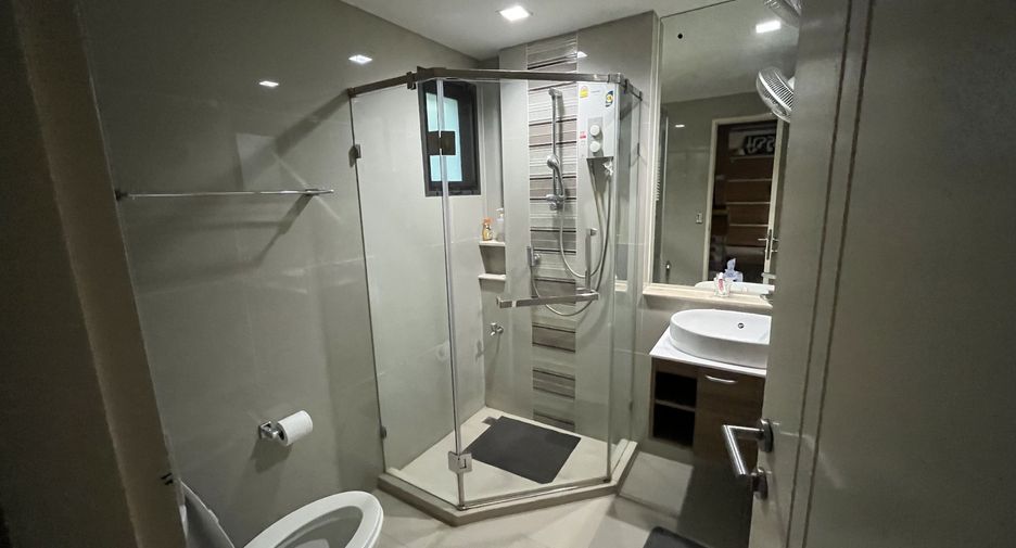For sale 4 bedrooms house in Bangkok Noi, Bangkok
