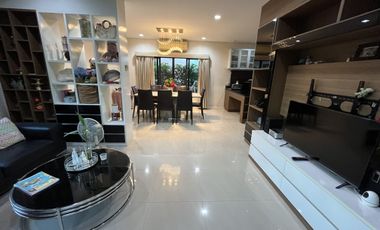 For sale 4 bedrooms house in Bangkok Noi, Bangkok