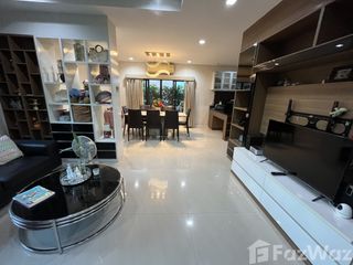 For sale 4 bedrooms house in Bangkok Noi, Bangkok