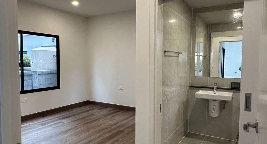For sale 4 bedrooms house in Bang Phli, Samut Prakan
