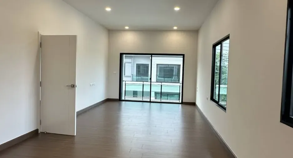 For sale 4 bedrooms house in Bang Phli, Samut Prakan