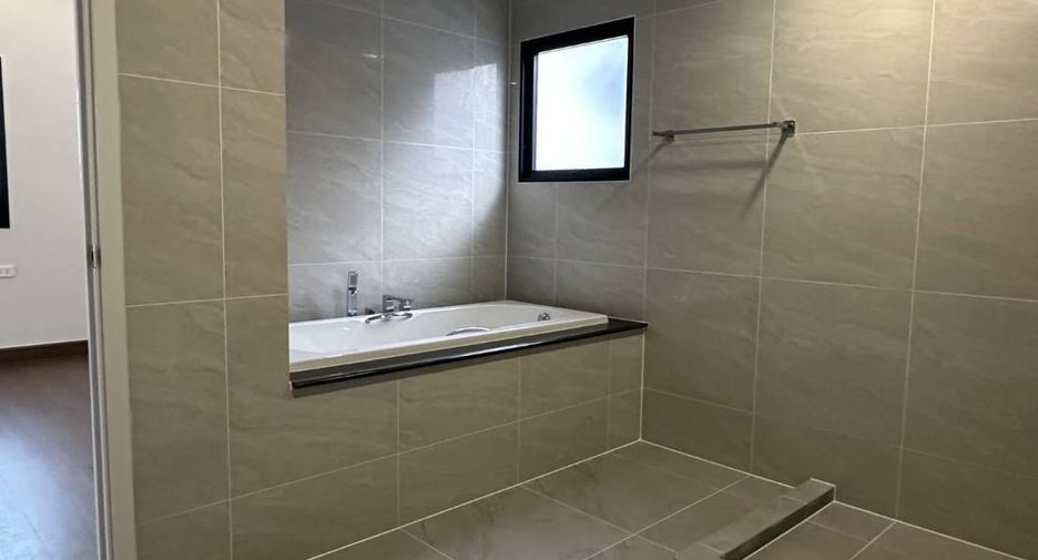 For sale 4 bedrooms house in Bang Phli, Samut Prakan