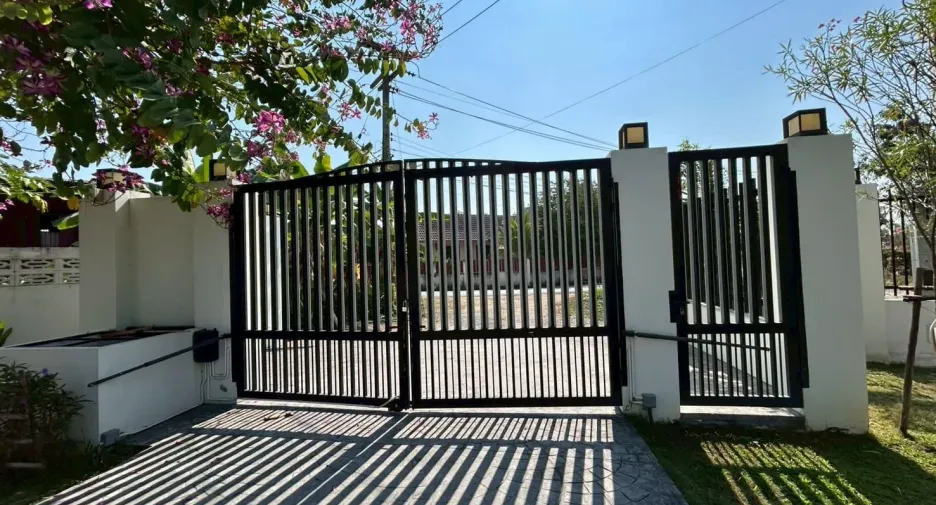 For sale 4 bedrooms house in Doi Saket, Chiang Mai