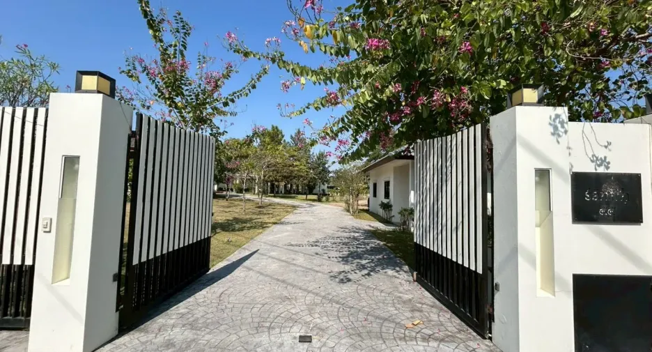 For sale 4 bedrooms house in Doi Saket, Chiang Mai