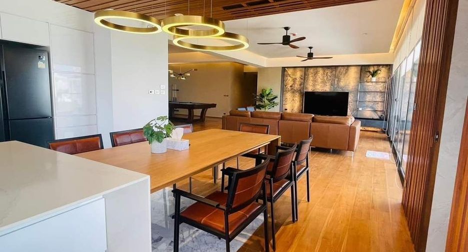 For sale and for rent 4 bedrooms condo in Watthana, Bangkok