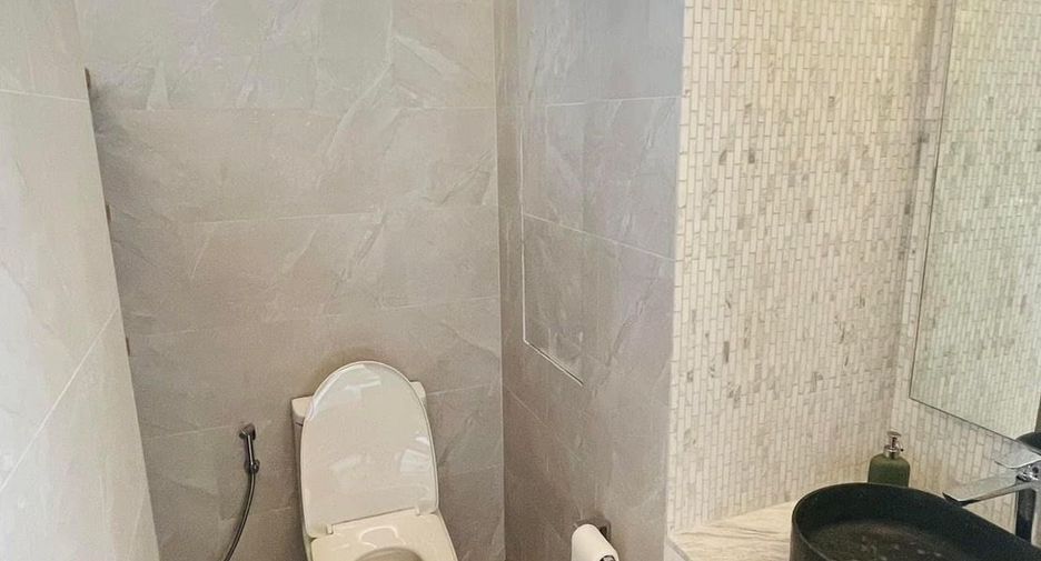 For sale and for rent 4 bedrooms condo in Watthana, Bangkok