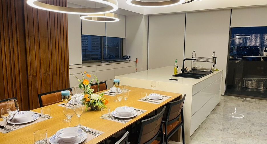 For sale and for rent 4 bedrooms condo in Watthana, Bangkok