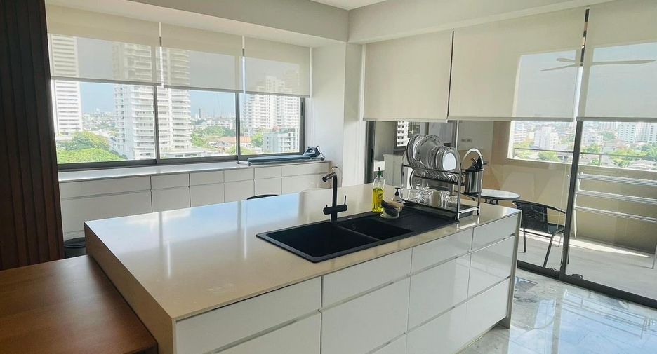 For sale and for rent 4 bedrooms condo in Watthana, Bangkok